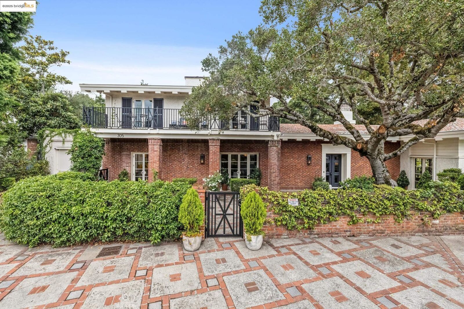 Property Photo: 305 The Uplands CA 94705