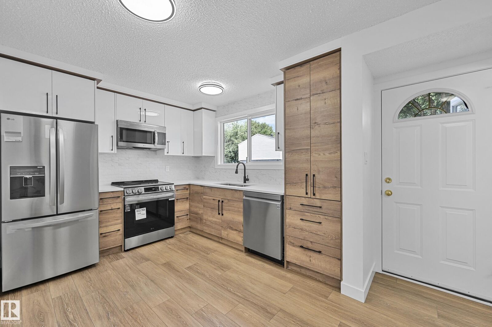 Property Photo:  416 Hermitage Road NW  AB T5A 3K9 