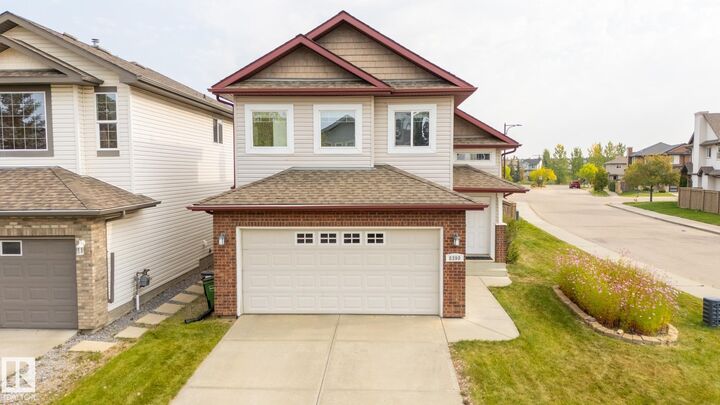 8390 Shaske Crescent NW  Edmonton AB T6R 0B5 photo