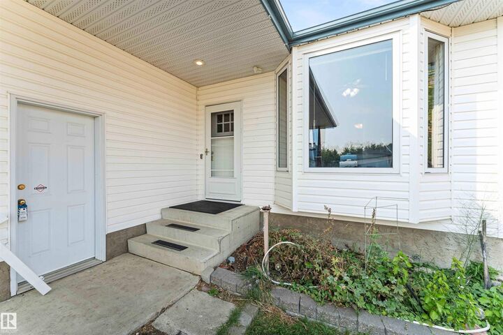 Property Photo:  5134 Sportsview Dr  AB T0B 3M3 