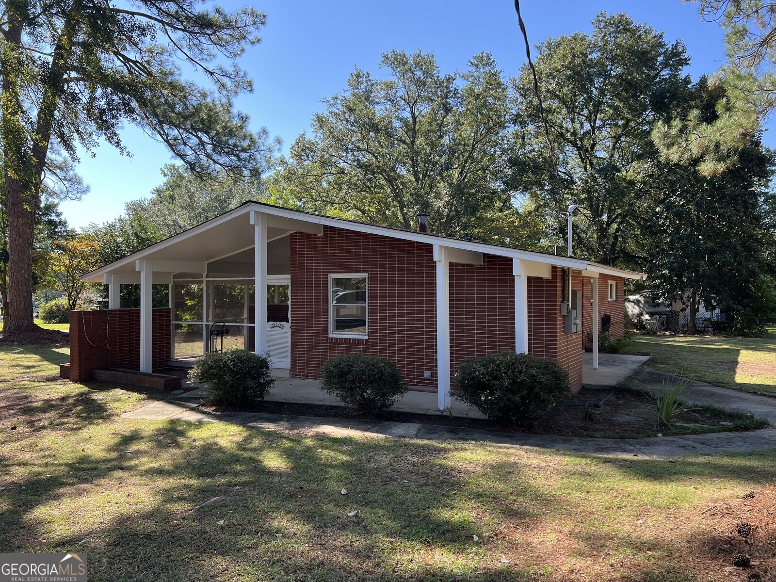 Property Photo:  413 Roberson Street  GA 31021 