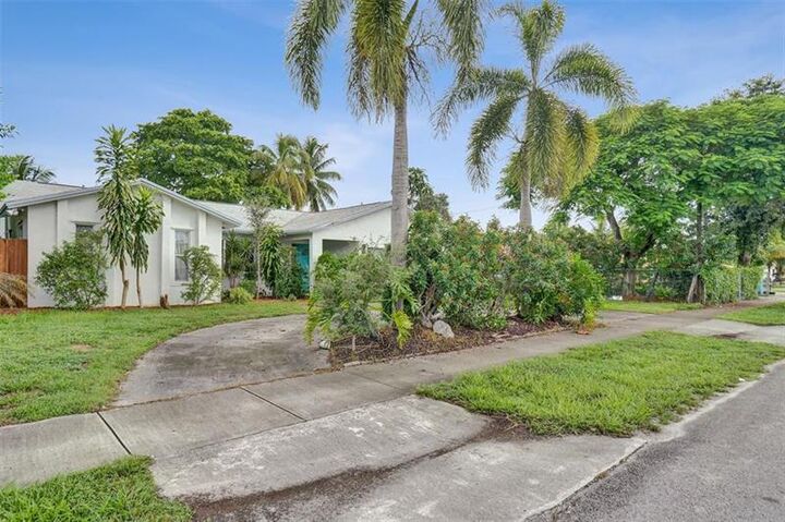 Property Photo:  5261 SW 23rd St  FL 33023 
