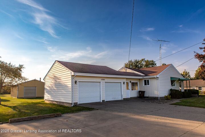 Property Photo:  11065 N Hartel Road  MI 48837 