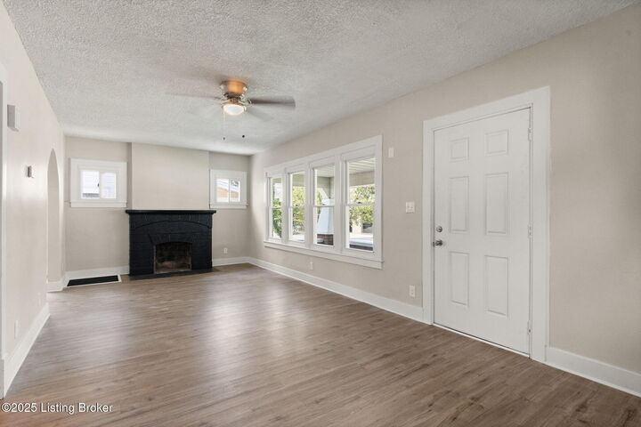 Property Photo:  1414 Belmar Dr  KY 40213 