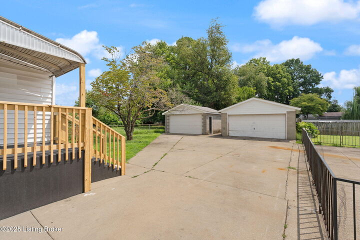 Property Photo: 1414 Belmar Dr KY 40213