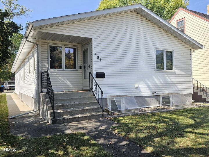 507 6th Avenue NW  Mandan ND 58554 photo