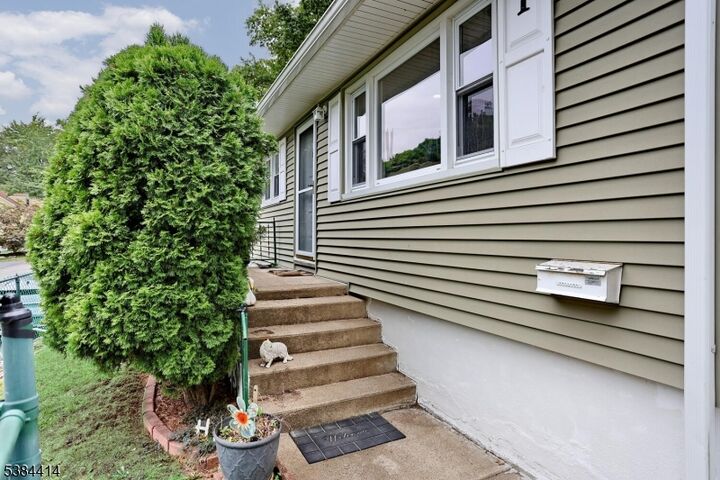 Property Photo:  1 Sylvan Ln  NJ 07456 