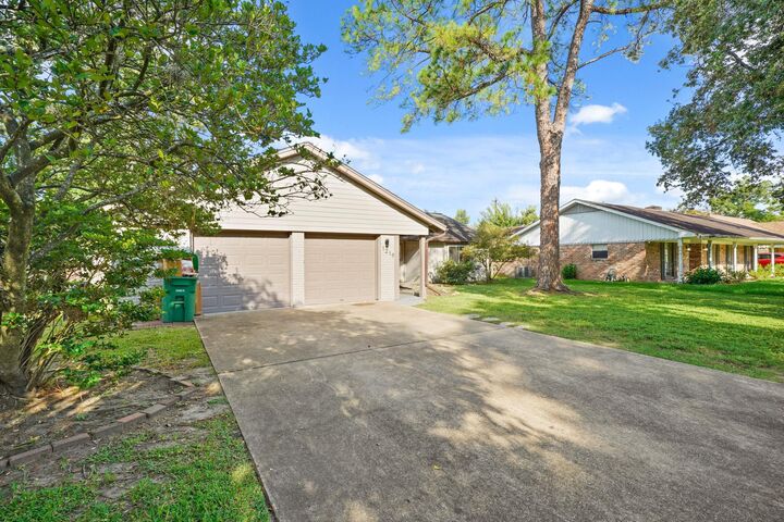 Property Photo: 1219 Wisterwood Drive TX 77043