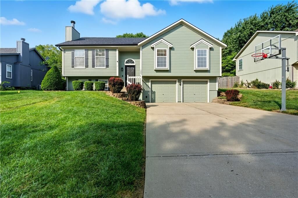 Property Photo:  1204 NE Beacon Avenue  MO 64086 