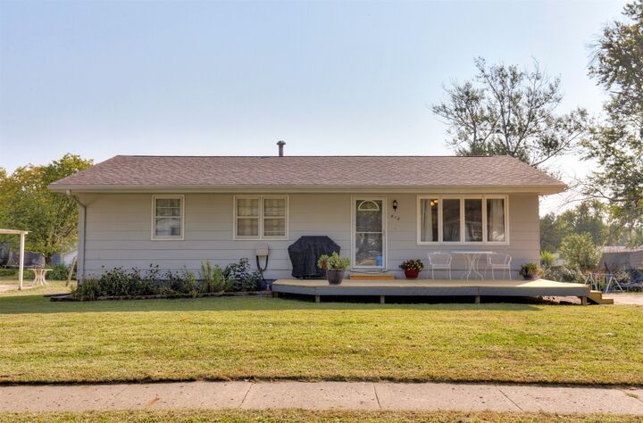 Property Photo:  810 N 8th Street  IA 50125 