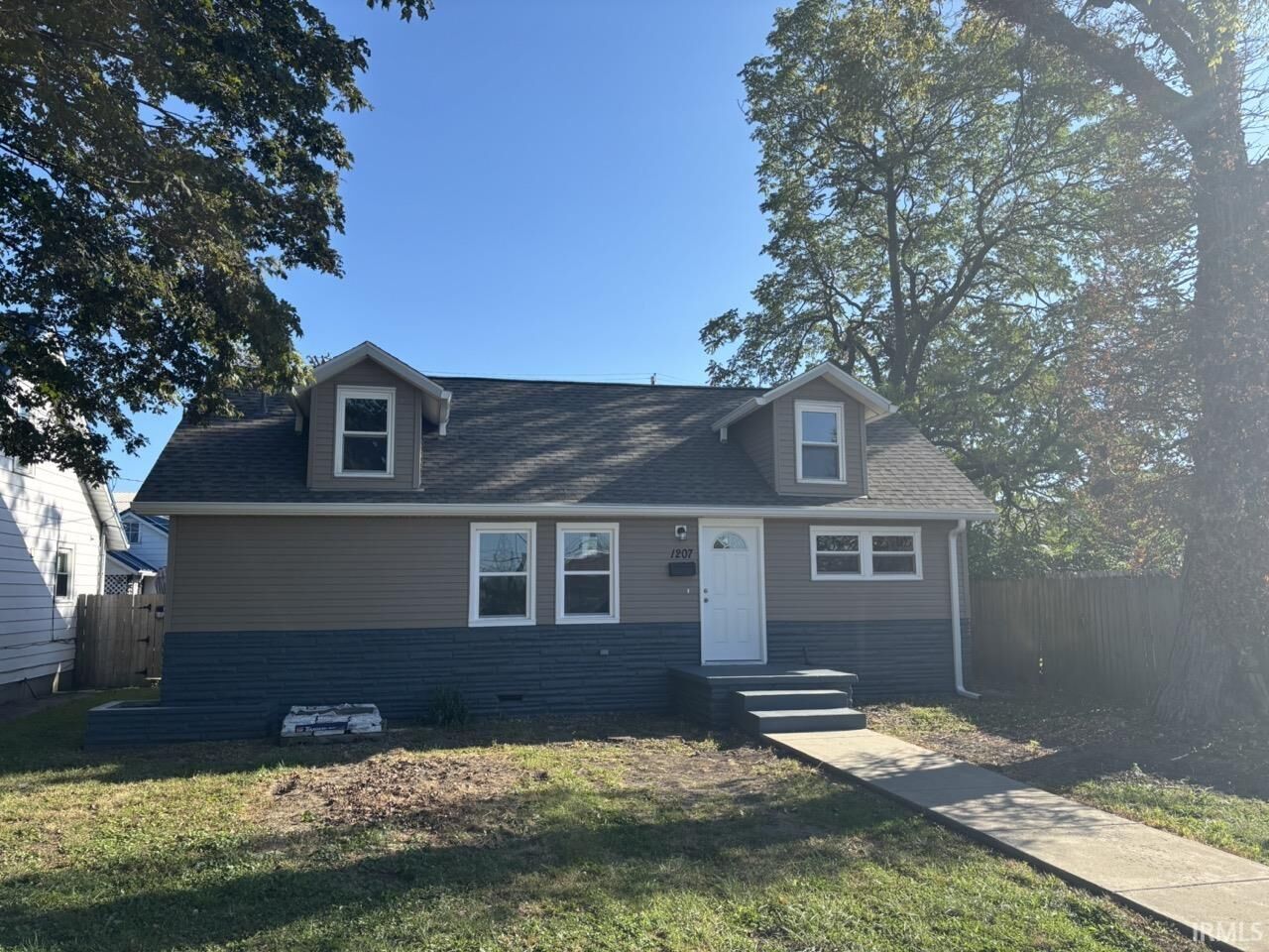 Property Photo:  1207 E Eichel Avenue  IN 47711-4721 