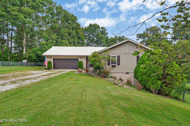 211 Chestnut Court  Crossville TN 38555 photo