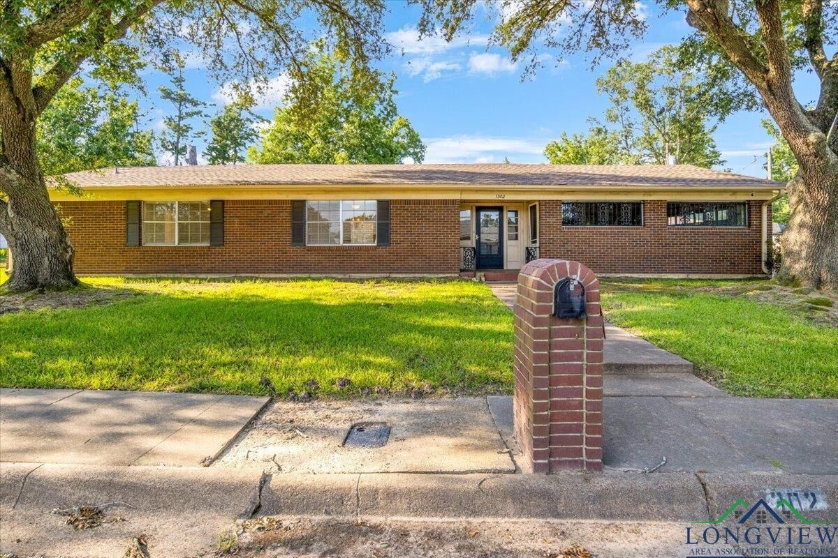 Property Photo: 1302 Slaydon TX 75654