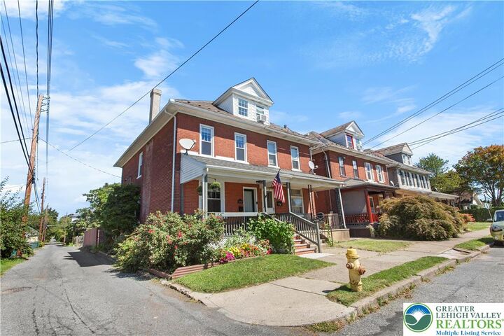 Property Photo:  413 Woodlawn Avenue  PA 18018 