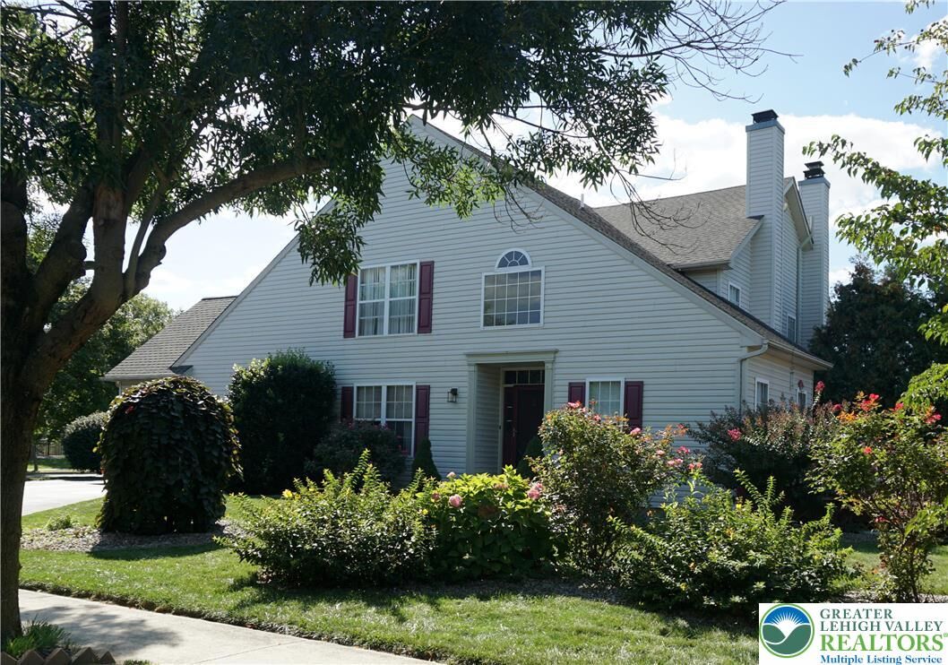 Property Photo: 6007 Timberknoll Drive PA 18062