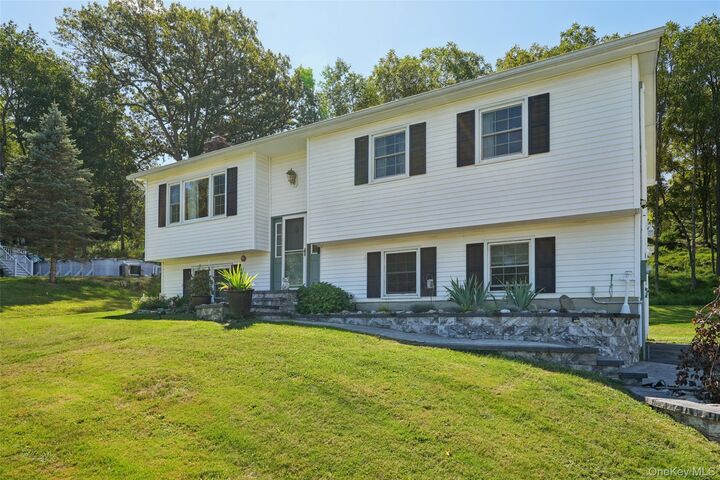 Property Photo:  12 Sturr Lane  NY 10921 