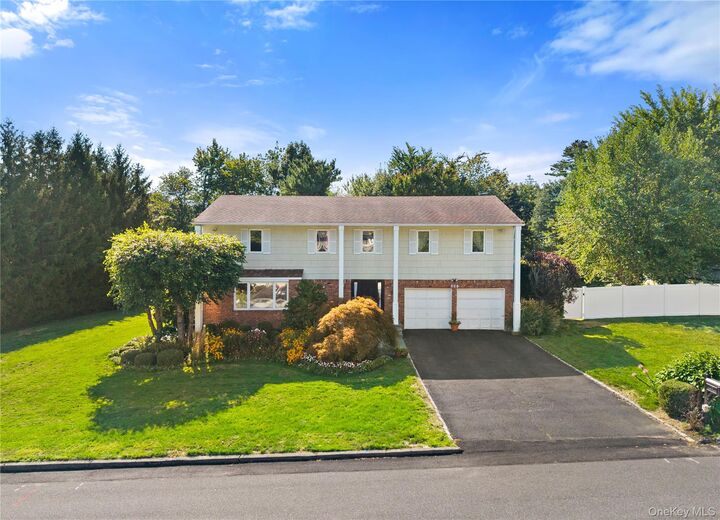 Property Photo:  225 Country Ridge Road  NY 10583 
