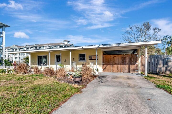 Property Photo: 1206 2nd Avenue E FL 34208