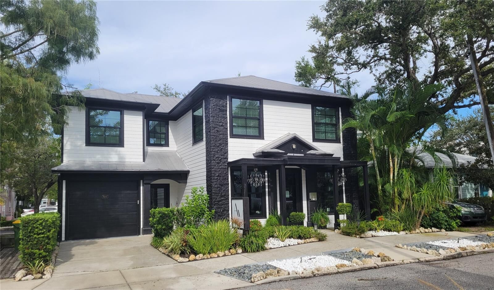 Property Photo: 252 S Links Avenue 2nd Floor FL 34236