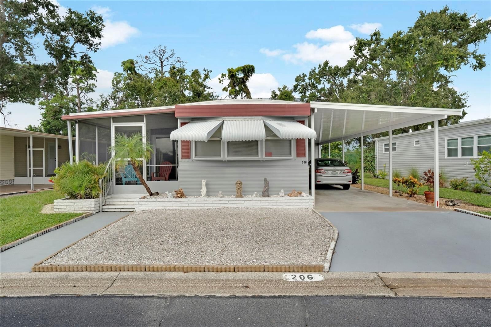 Property Photo: 206 Oakwood Boulevard W FL 34237