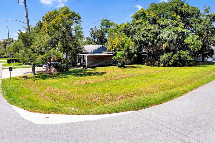 Property Photo: 301 Niblick Way FL 32804