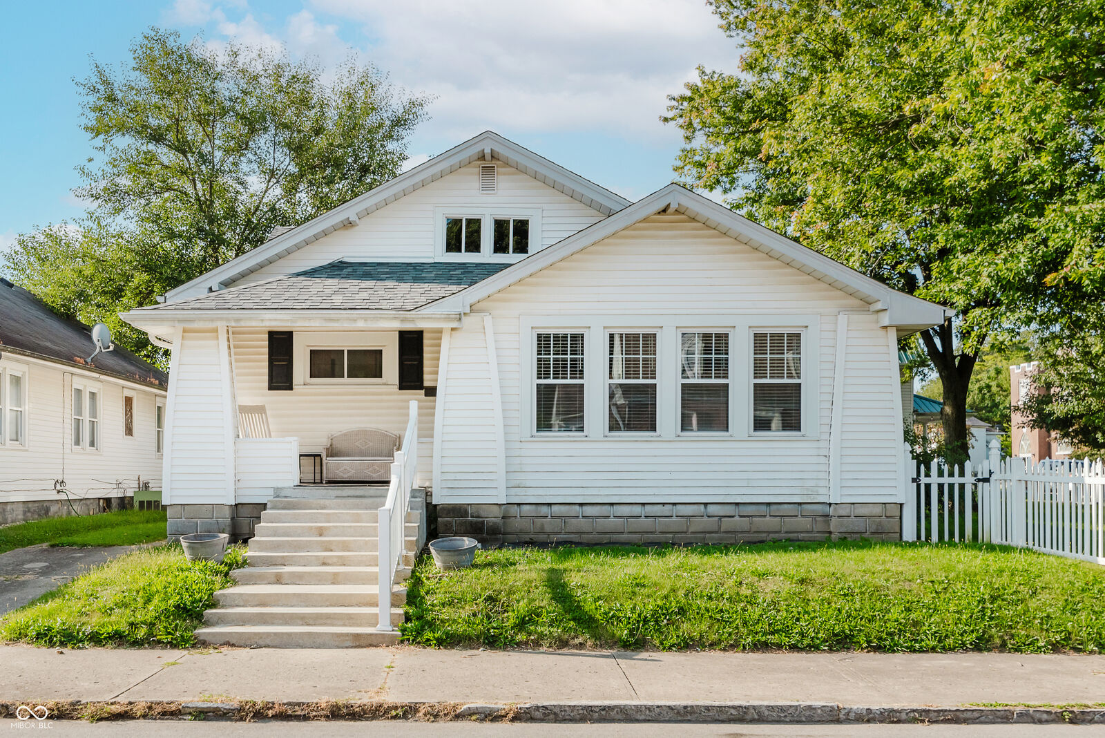 Property Photo: 209 W Broadway Street IN 46001