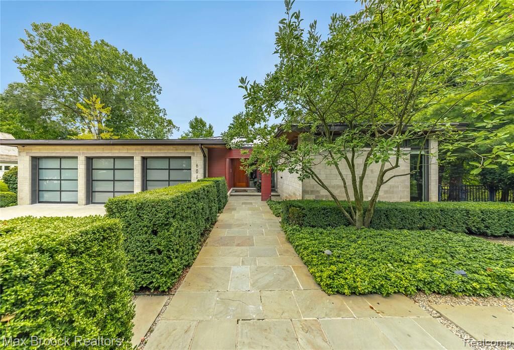 Property Photo: 601 Dewey Street MI 48009 3809
