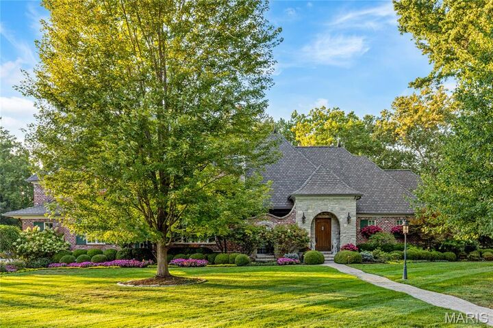 Property Photo: 10 Ridgecreek MO 63141