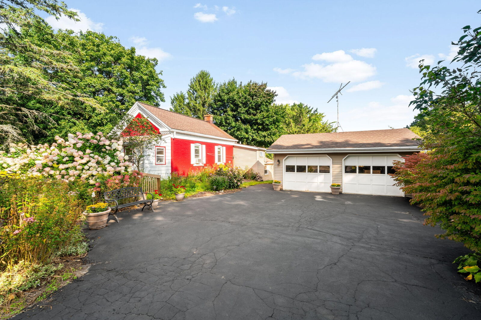 Property Photo:  2896 E Moraine Dr  WI 53040 