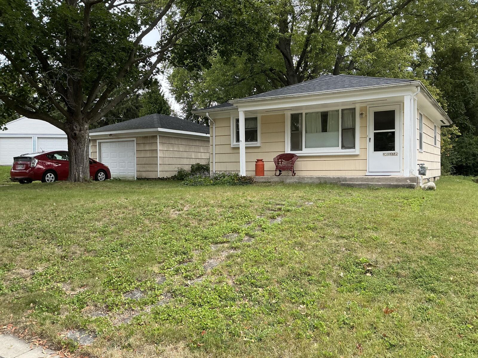 Property Photo:  W58n662 Columbia Ct  WI 53012 