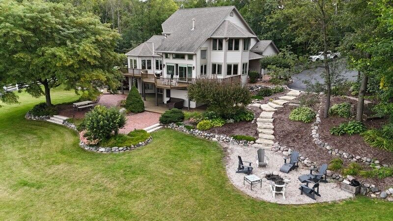 Property Photo:  1507 Saint Augustine Rd  WI 53027