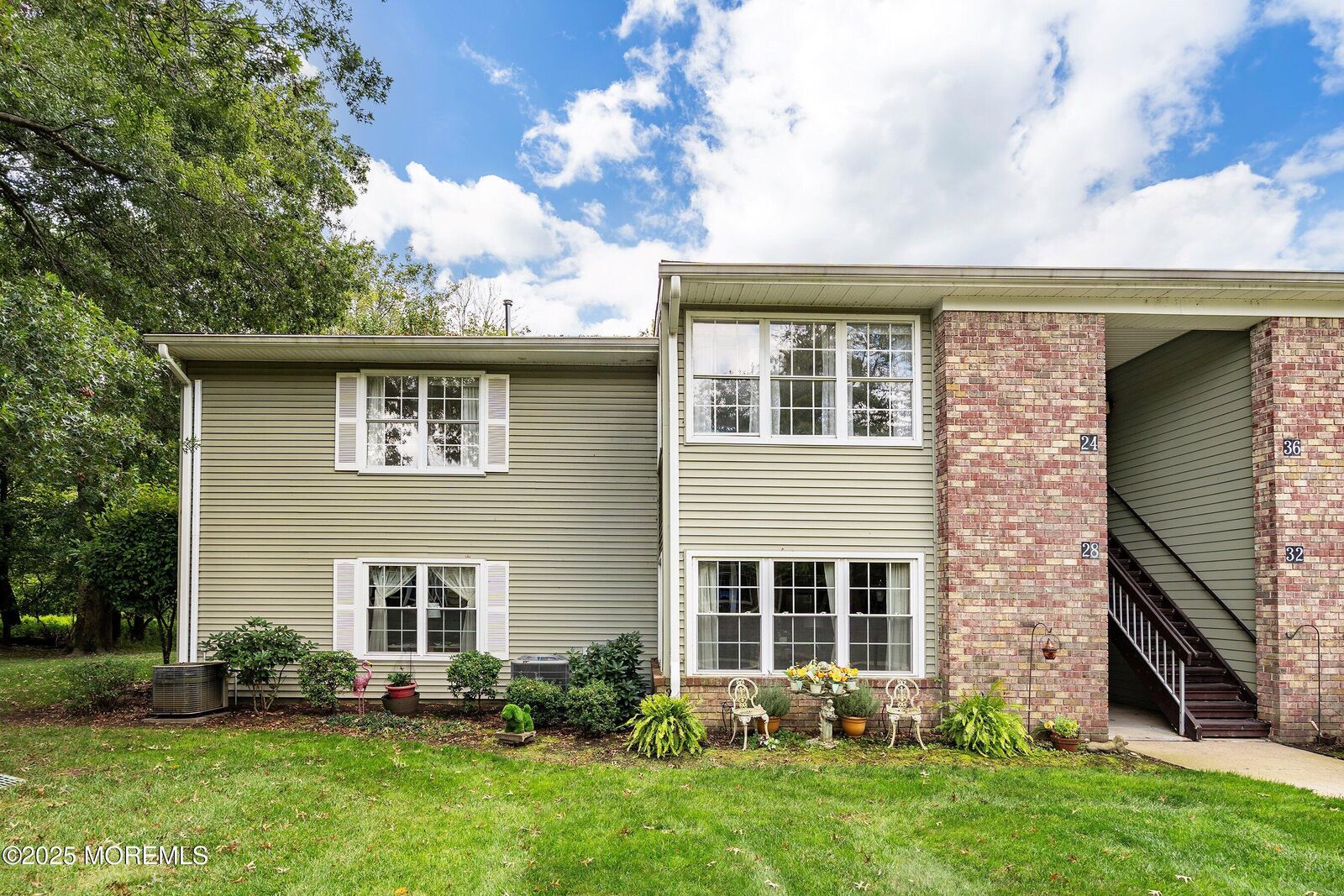 Property Photo:  24 Arrowwood Court  NJ 07701 