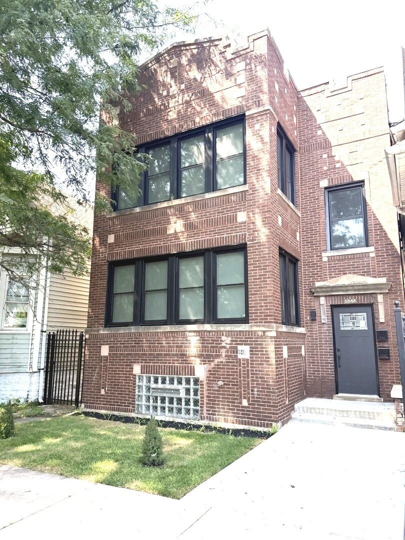 Property Photo: 1048 W Marquette Road IL 60621