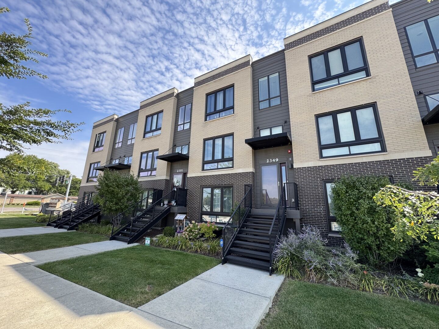 Property Photo: 2349 Parkside Drive IL 60173