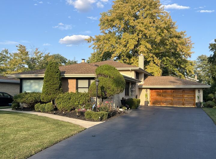 Property Photo: 12753 S Oak Park Avenue IL 60463