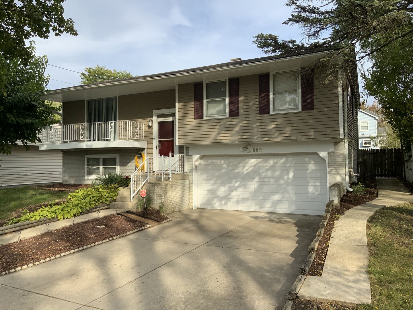 Property Photo: 665 Thornwood Drive IL 60089