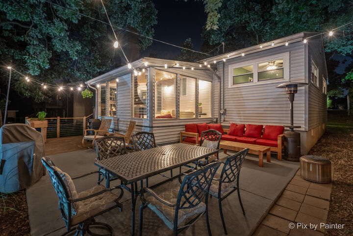Property Photo: 2018 W Oakleaf Drive IL 60051