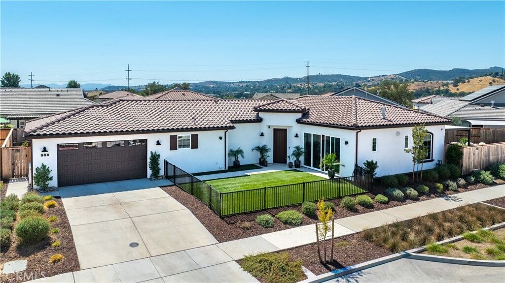 Property Photo:  686 Prosecco Lane  CA 93446 
