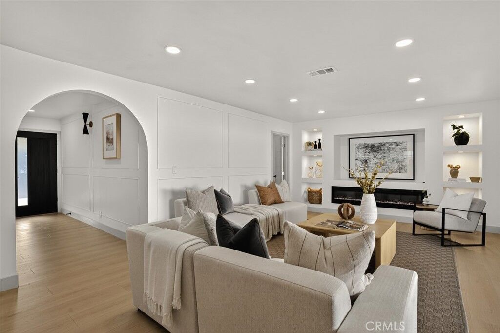 Property Photo: 18572 Los Leones St CA 92708