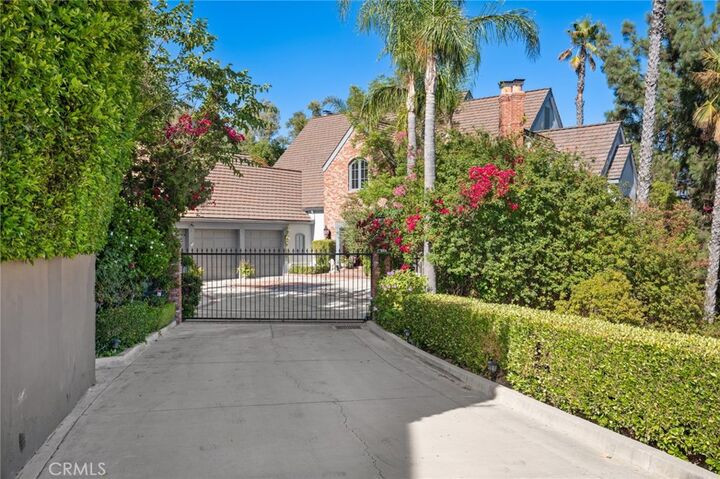 Property Photo: 10302 Broadview Place CA 92705