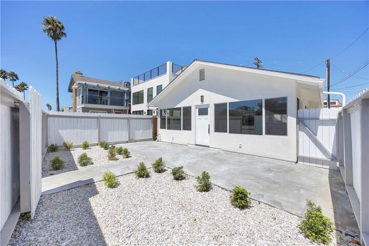 Property Photo:  806 W Balboa Boulevard  CA 92661 