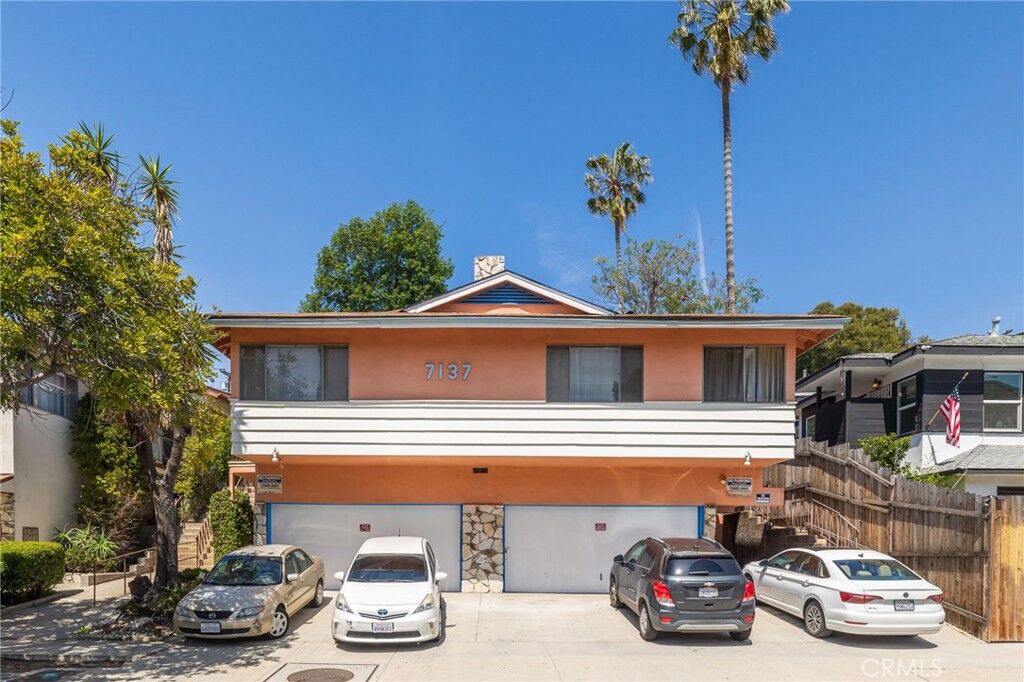 Property Photo:  7137 Ramsgate Avenue  CA 90045 