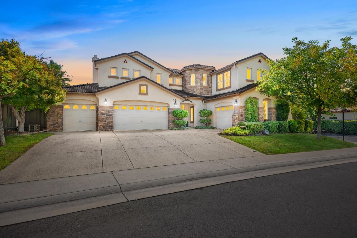 Property Photo: 1617 Baroness Way CA 95747