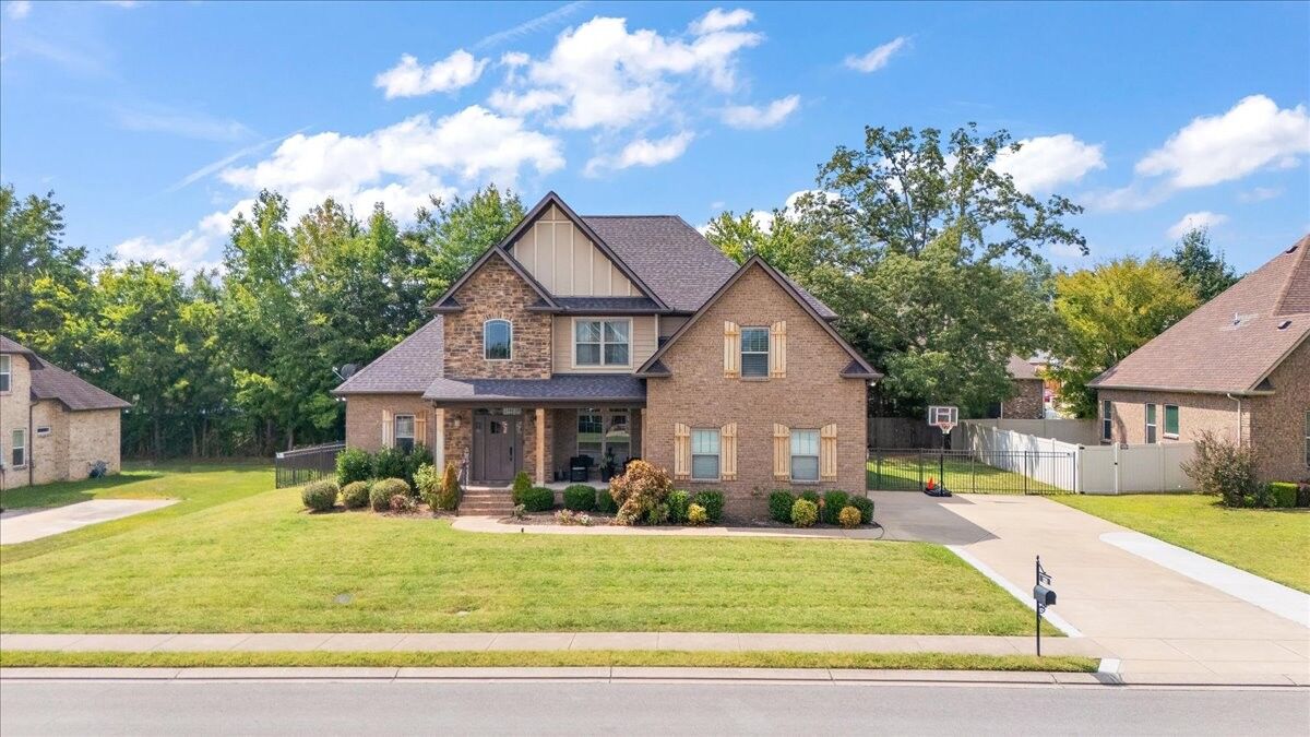 Property Photo:  525 Piccadilly Dr  TN 37128 