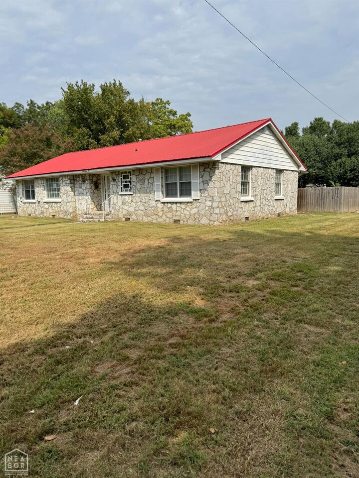 Property Photo: 623 Holden Avenue AR 72112