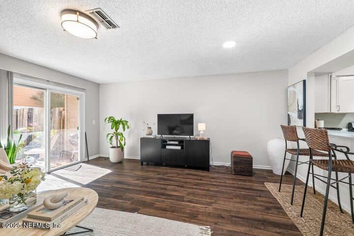 Property Photo:  4473 Melissa Court W  FL 32210 