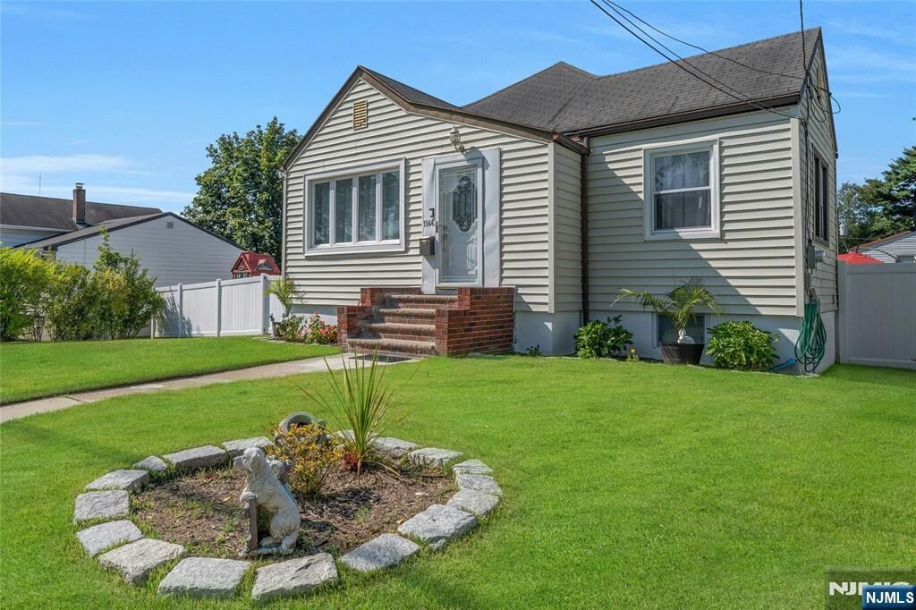 Property Photo:  1146 Roosevelt Avenue  NJ 07646 