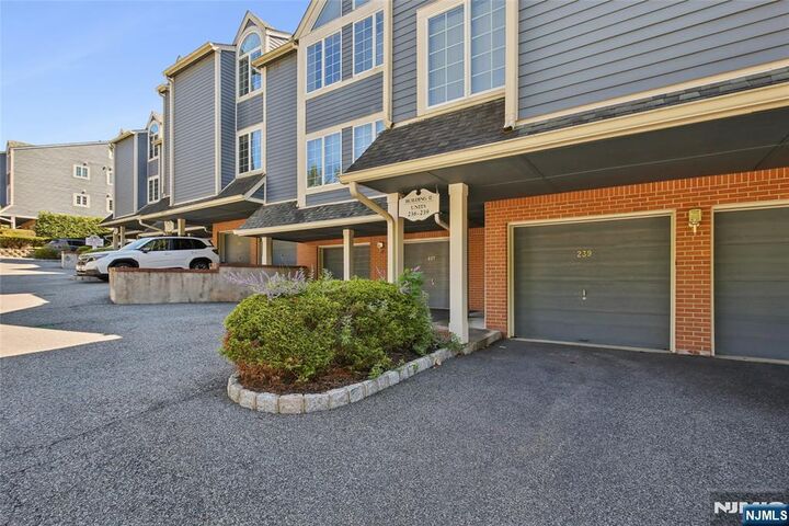 Property Photo:  239 Cambridge Drive  NJ 07446 