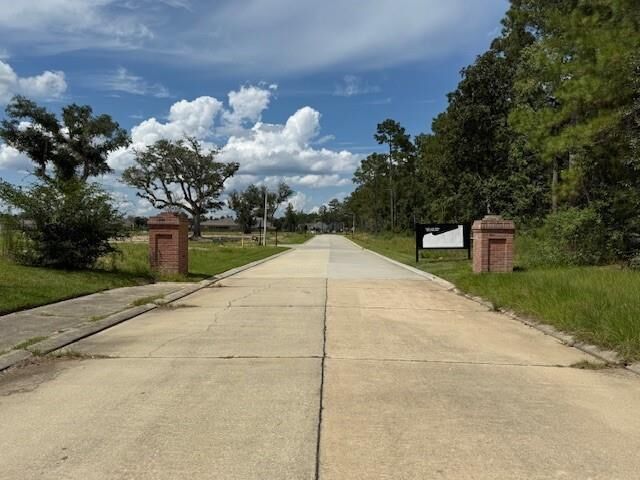 Property Photo: 262 La Chenier Drive LA 70461