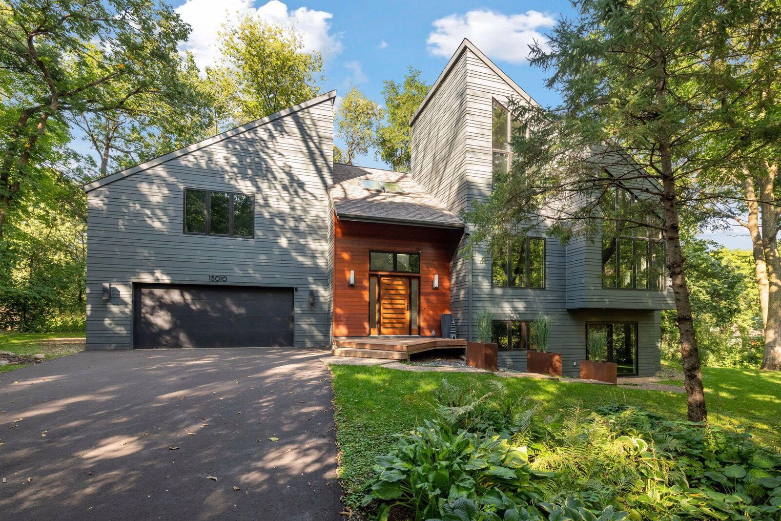 Property Photo: 15010 Woods Edge MN 55345